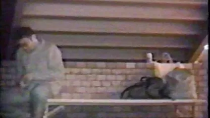 Mädchen spielt deutsche pornofilme stream mit Muschi aus nächster Nähe und drückt ihre Säfte aus