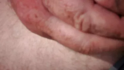 Schwarzes Küken spreizt Beine deutsche sexfilme kostenfrei und fingert ihre hübsche Muschi