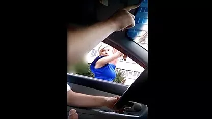 Vollbusige blonde Teen lutschen dt sexfilme einen kleinen alten Schwanz